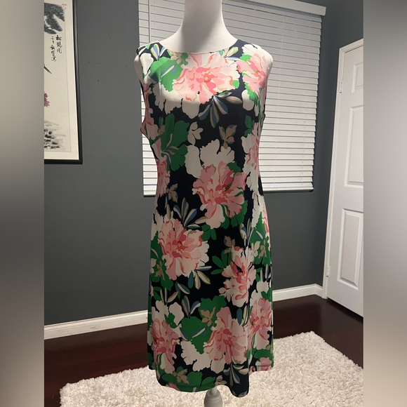 Tommy Hilfiger sleeveless floral . NWT - Picture 3 of 6